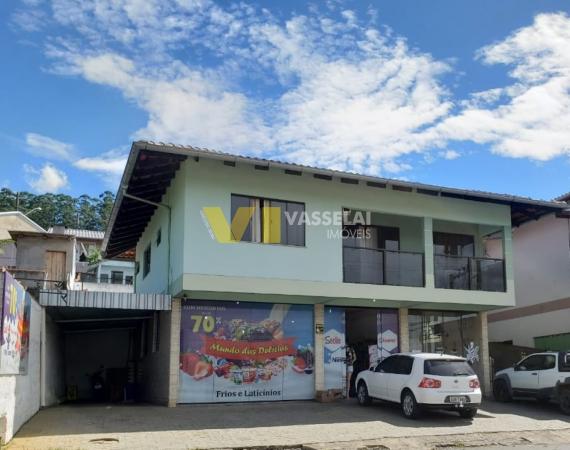 Ótima casa de dois pavimentos com 247,00 m² de área construída.