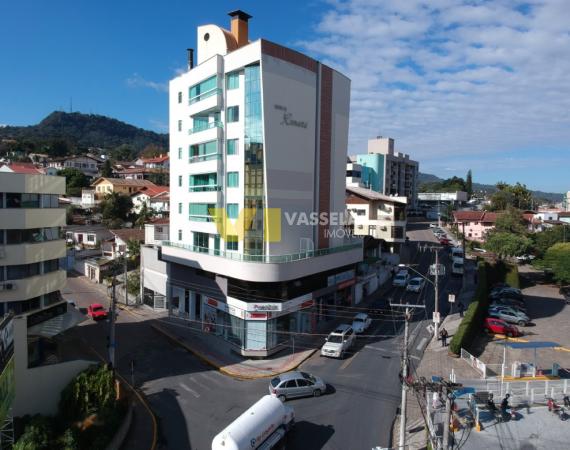 Apartamento semimobiliado para locação no Edifício Humaitá