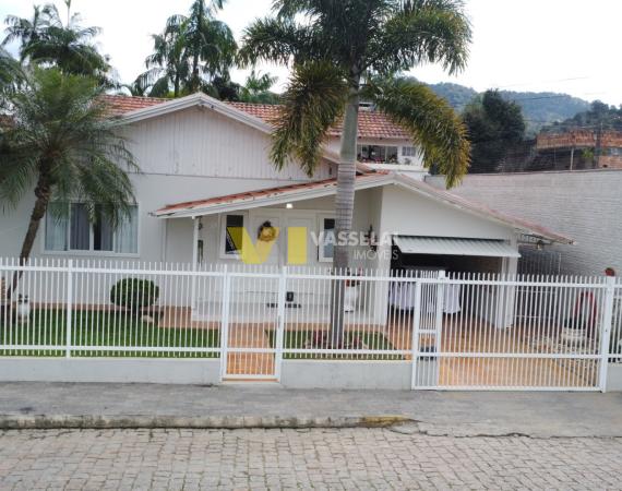 Casa de alvenaria Localizada no Bairro Canoas