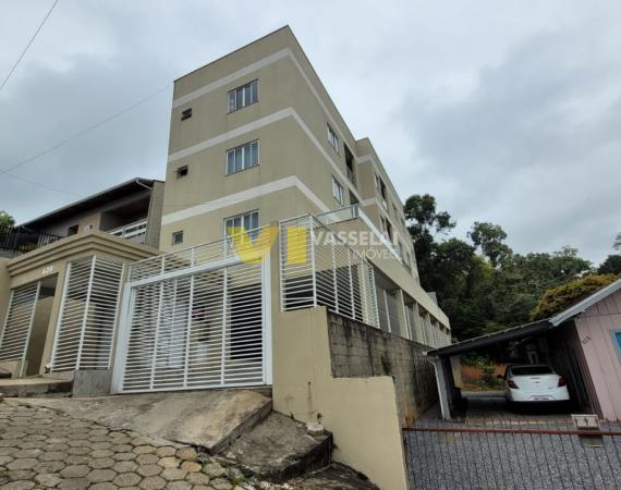 Apartamento semimobiliado no último andar do Residancial Mirante - Bairro laranjeiras