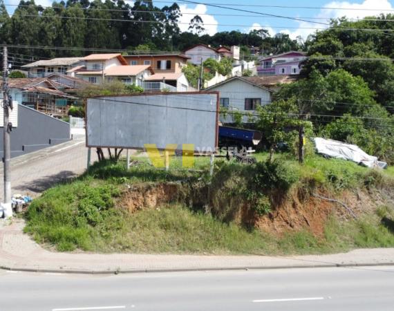 Terreno de esquina com ótimo potencial comercial e residencial no Bairro Santana