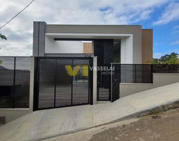 Casa de Alvenaria Recém Construída - Fundo Canoas