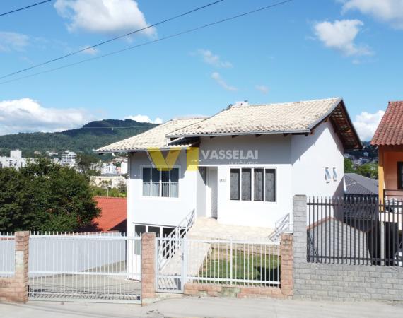 Casa de alvenaria a venda no Bairro Canta Galo