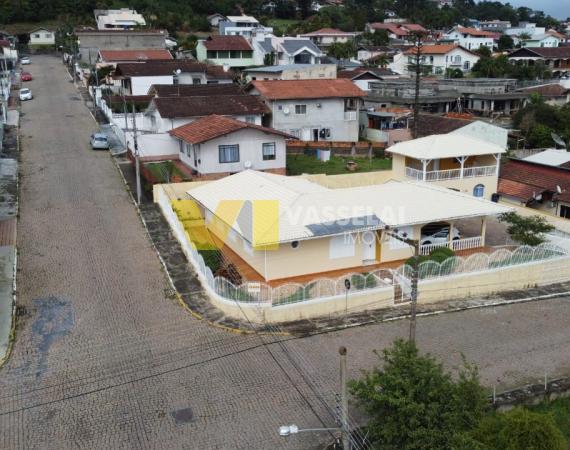 Linda casa em alvenaria no Centro de Rio do Sul